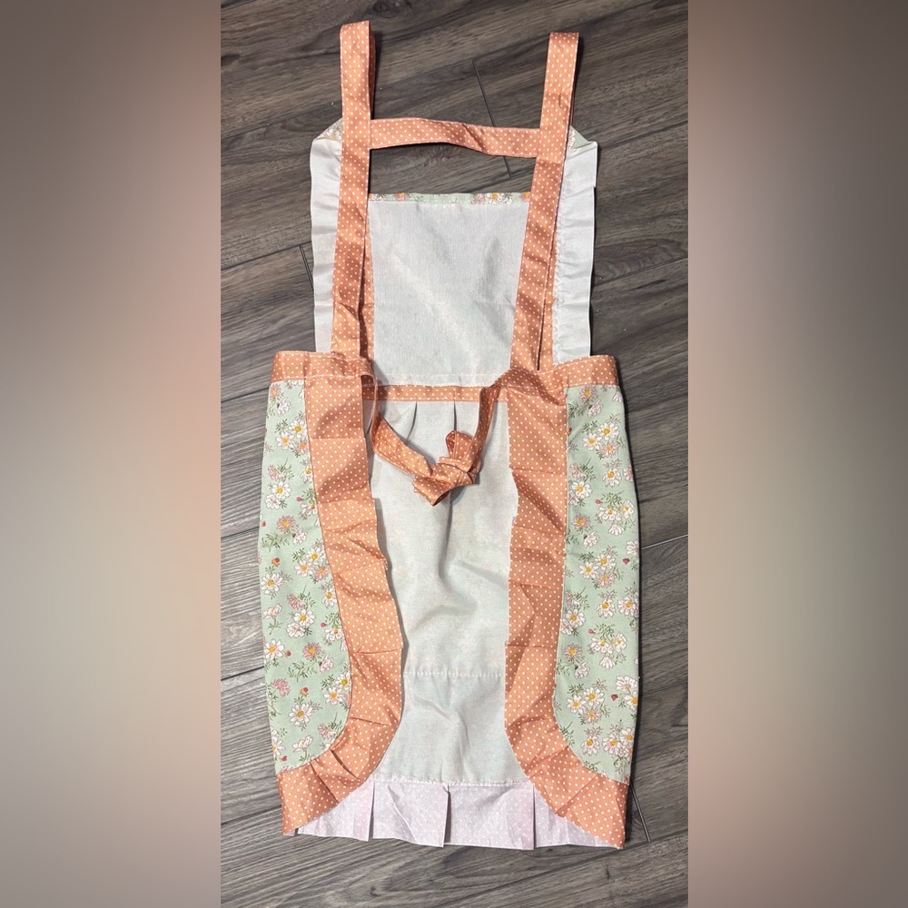 Floral Kitchen Apron
Cottagecore Vintage Style With Pockets
Kitchen Bae - Picture 5 of 10